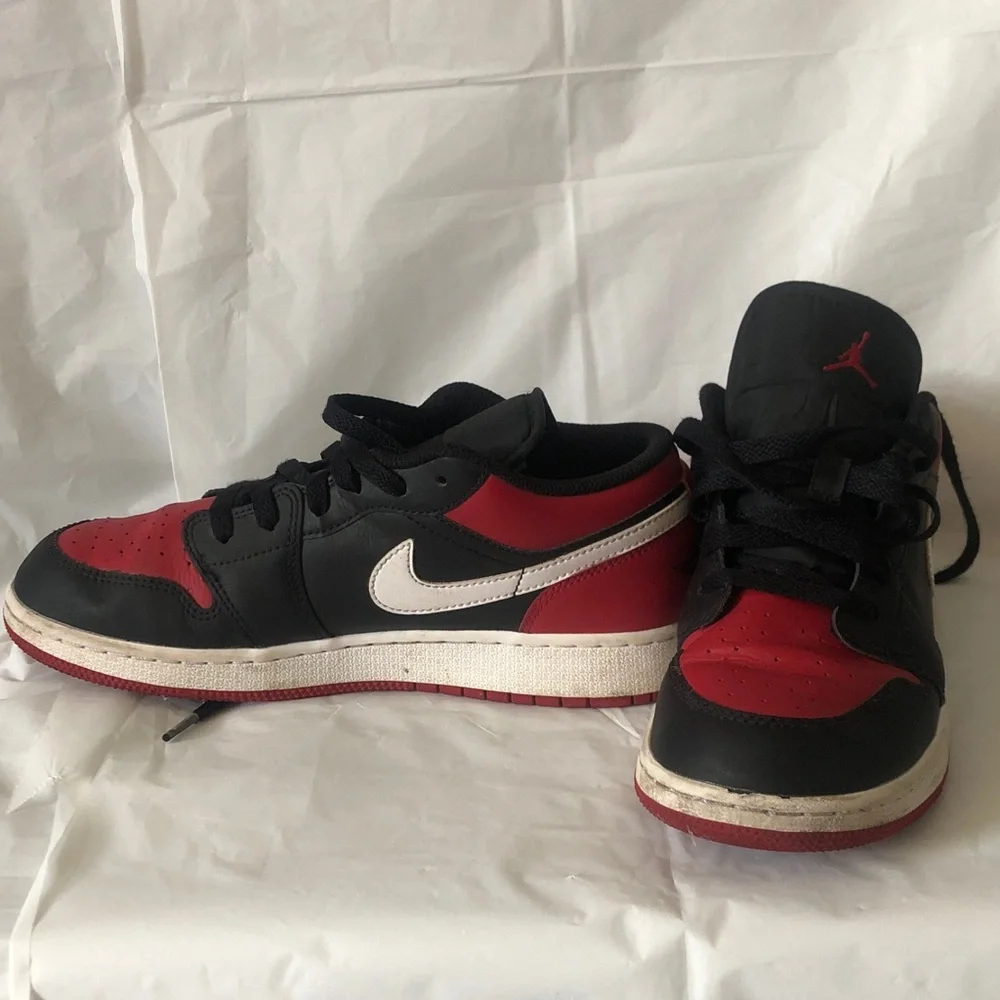 Air Jordan’s 2023 remake US size 7 youth EU 40 women’s 9 great condition